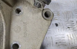 Кронштейн генератора для Renault Logan 2014 года на фотографиях