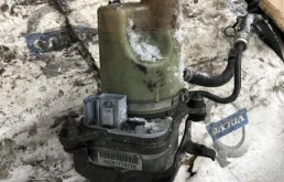 Насос ГУР для Volvo C30 2011 года на фотографиях