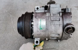 Компрессор кондиционера для Mercedes-Benz CLK class 2000 года на фотографиях