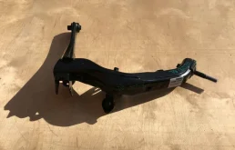 Рычаг задний левый нижний для Toyota Avensis 2003 года на фотографиях