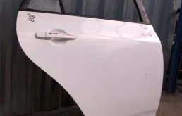 Дверь задняя правая для Toyota Corolla 2009 года на фотографиях