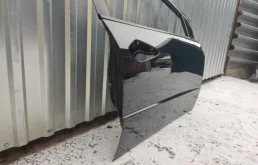 Дверь передняя правая для Honda Civic 2006 года на фотографиях