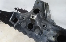 Подрамник двигателя для Toyota Corolla 2011 года на фотографиях