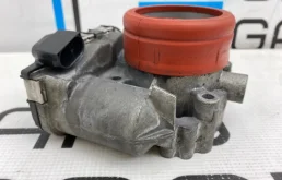 Дроссельная заслонка для Mercedes-Benz C class 2006 года на фотографиях