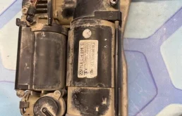 Компрессор пневмоподвески для Volkswagen Touareg I (7L) 2002-2010