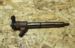 Форсунка топливная для Opel Insignia 2014 года на фотографиях