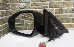 Стекла и зеркала для Land Rover Range Rover Evoque 2015 года на фотографиях