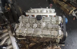 Двигатель для Volvo XC90 2005 года на фотографиях