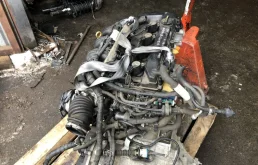 Двигатель без навесного для Volvo C30 2011 года на фотографиях