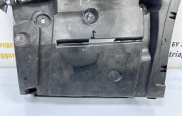 Кронштейн заднего бампера правый для BMW 5er 2019 года на фотографиях