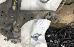 Рычаг передний правый нижний для Volvo XC70 на фотографиях