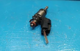 Форсунка топливная для Mazda CX 5 2013 года на фотографиях