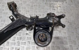 Задняя балка для Hyundai Solaris 2011 года на фотографиях