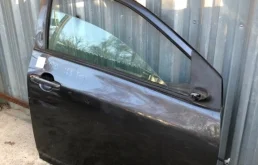 Дверь передняя правая для Toyota Corolla 2006 года на фотографиях