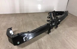 Усилитель переднего бампера для Mitsubishi Pajero Sport 2024 года на фотографиях