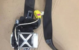 Ремень безопасности передний левый для Volkswagen Passat 2014 года на фотографиях