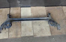 Задняя балка для Toyota Corolla 2012 года на фотографиях