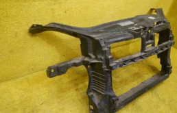 Панель радиатора (телевизор) для Volkswagen Golf 2011 года на фотографиях