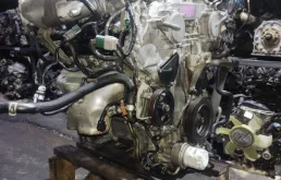 Двигатель без навесного для Nissan Pathfinder 2003 года на фотографиях