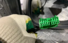 Стекла и зеркала для Volvo C30 2010 года на фотографиях