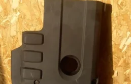 Пластиковая крышка двигателя для Nissan Navara на фотографиях