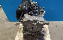 Двигатель без навесного для Nissan X-Trail 2011 года на фотографиях