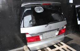 Дверь багажника для Toyota Alphard на фотографиях