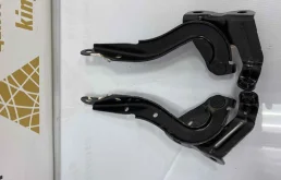 Петля капота левая для Toyota Corolla 2009 года на фотографиях