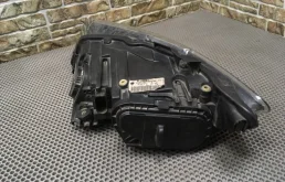 Фара правая для Audi Q7 2013 года на фотографиях