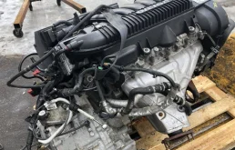 Двигатель без навесного для Volvo C30 2006 года на фотографиях