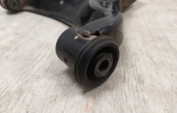 Рычаг передний правый нижний для Mitsubishi Pajero 2007 года на фотографиях