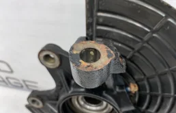 Кулак поворотный правый для Mercedes-Benz M class 2001 года на фотографиях