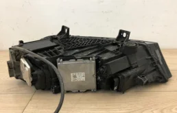 Фара правая для Audi Q7 2020 года на фотографиях