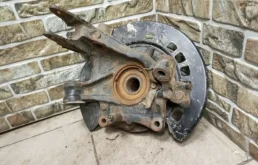 Кулак задний левый для Audi Q7 на фотографиях