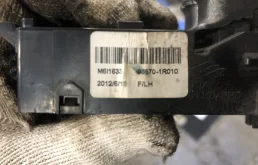 Блок управления стеклоподъемниками для Hyundai Solaris 2011 года на фотографиях