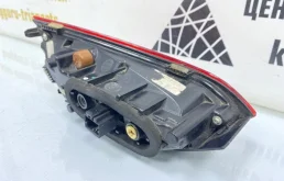 Фонарь внутренний правый для Skoda Rapid 2023 года на фотографиях