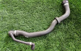 Патрубок радиатора верхний для BMW X3 2009 года на фотографиях