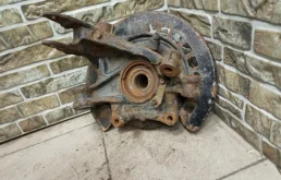 Кулак задний левый для Audi Q7 на фотографиях