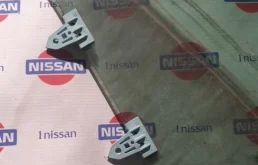 Стекло двери переднее левое для Nissan Qashqai на фотографиях