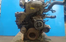 Двигатель без навесного для Nissan Navara 2002 года на фотографиях