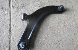 Рычаг передний правый нижний для Nissan Tiida SC11 Седан 2007-2014