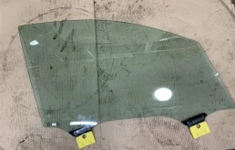 стекло  двери передней правой опускное для Audi Q7 4M 2015+