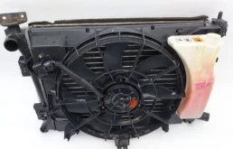 Кассета радиаторов для Hyundai Solaris 2013 года на фотографиях