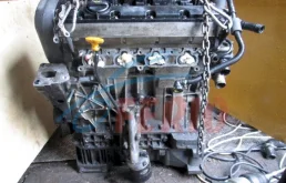 Двигатель без навесного для Peugeot 406 на фотографиях