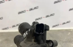 Корпус термостата системы охлаждения ДВС для Citroen C5 2012 года на фотографиях