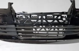 Бампер передний для Volkswagen Touran 2005 года на фотографиях