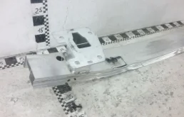 Усилитель заднего бампера для Volkswagen Touareg на фотографиях