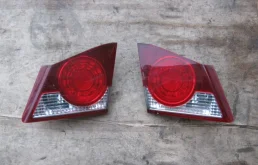 Фонарь внутренний правый для Honda Civic 2006 года на фотографиях