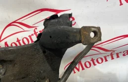 Подрамник двигателя для Hyundai Matrix 2008 года на фотографиях