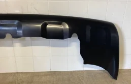 Спойлер переднего бампера для Mitsubishi Pajero Sport на фотографиях